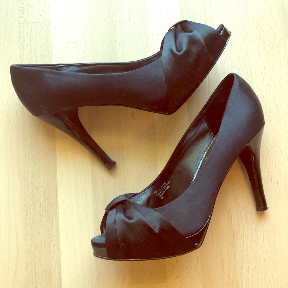 White House Black Market Satin Peep Toe Heels sz 6